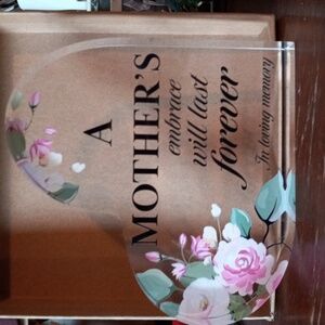 NIB! Magara In Loving Memory Sypathy Gift Acrylic Heart Mothers Embrace